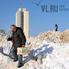 Собранный на дорогах Владивостока снег вывозят на площадки временного складирования (АДРЕСА)