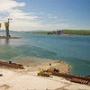 Перестраивается причал для монтажа центрального пролета моста на остров Русский