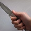 Во Владивостоке преступник порезал ножом автомобилистку: женщина находится в реанимации