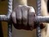 Российские тюремщики сами все чаще оказываются за решеткой