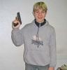 Во Владивостоке возле школы один подросток ограбил другого, угрожая пистолетом