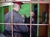 Пока мужчину грабили на улице, прохожие даже не пытались ему помочь