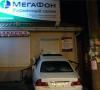Водитель «Mitsubishi Diamante» ночью протаранил офис «Мегафона» (ФОТО)