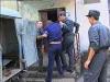 Во Владивостоке четверо мужчин выбросили девушку из окна 6-го этажа