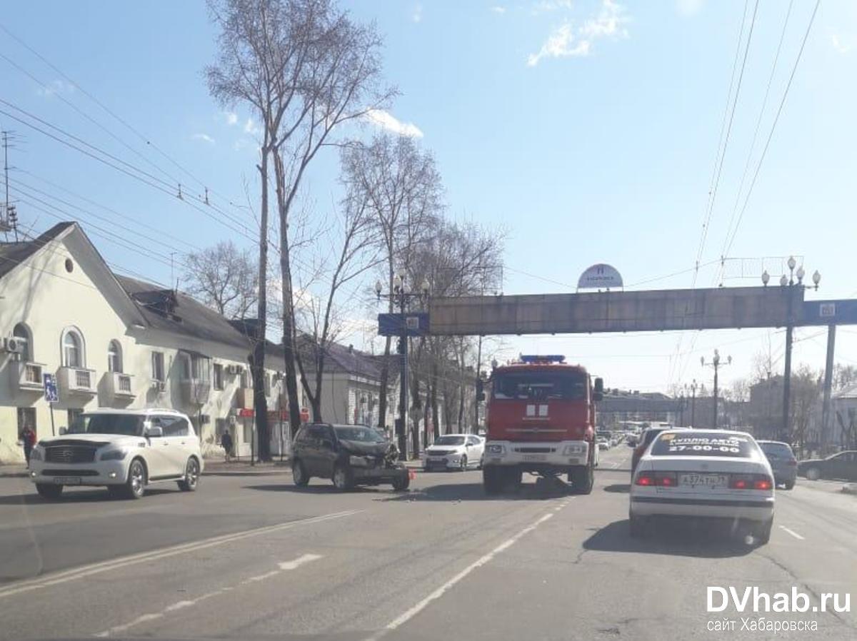 Хабаровчанин устроил ДТП с пожарной машиной (ФОТО; ВИДЕО) — Новости  Хабаровска