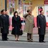 Северокорейская делегация внимательно наблюдает за великим маршалом и слушает гимн КНДР — newsvl.ru