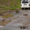 Жители дома в районе Баляева второй день задыхаются из-за порыва канализации (ФОТО)