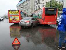 Хабаровские троллейбусы встали из-за ДТП на Комсомольской площади 