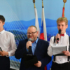 Сегодня ребят поздравляют школьники, учителя, родители и официальные лица — newsvl.ru
