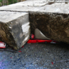 Металл под тяжестью бетонных блоков скомкался как бумага — newsvl.ru