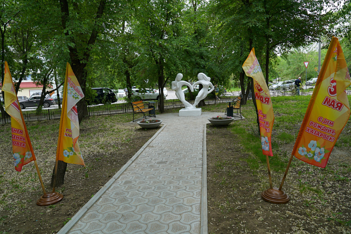 Н. Сквер хабаровск. Сквер врачей хабаровск. Как выглядит сквер. Сквер хабаровск.