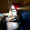 Также сотрудники учатся отслеживать и контролировать ситуацию в вагоне при помощи систем наблюдения в спецвагоне — newsvl.ru