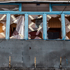 Выбитые окна приходится заколачивать — newsvl.ru