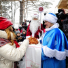 Гостей встречает Снегурка - хлебом и солью — newsvl.ru
