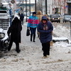 На дороге снег и лед стали таять и превратились в "кашу" — newsvl.ru