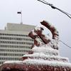 Памятники тоже замело — newsvl.ru