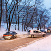 Рабочие убирают снег на лестничных маршах, пешеходных переходах, в скверах и других городских объектах — newsvl.ru