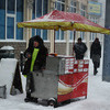 И даже в снегопад всегда можно полакомиться пянсе на Луговой — newsvl.ru