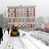 Сейчас продолжается обработка магистралей противогололёдными материалами, которые предотвращают налипание снега на асфальт — newsvl.ru