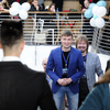 Вся команда новой фотошколы эффектно предстала перед публикой, поднявшись на эскалаторе с нижнего этажа — newsvl.ru