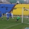 Корян забивает мяч в ворота "островитян" — newsvl.ru