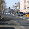 По сообщениям очевидцев, пешеход перебегал дорогу в неположенном месте, а мотоциклист, сбив мужчину, вылетел из седла под колеса встречного автомобиля Nissan Murano — newsvl.ru