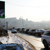 Установленный в пятницу ограничитель высоты для большегрузного транспорта в воскресенье уже снова оказался снесен — newsvl.ru