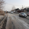 В этом месте с сопки на проезжую часть льется ручей — newsvl.ru