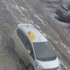 Неизвестные вылили на крышу автомобиля Honda Fit банку с желтой краской — newsvl.ru