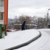Из-за сильного ветра по верхним точкам Владивостока достаточно сложно передвигаться — newsvl.ru