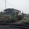 Водитель автовоза ISUZU, въезжая на Рудневский мост, снес рамку — ограничитель высоты, после чего продолжил движение — newsvl.ru