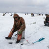 Любители рыбной ловли не спешат расставаться со своим хобби — newsvl.ru