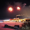 Праздничный салют раскрасил вечером, 23 февраля, небо над Владивостоком в завершении Дня защитника Отечества — newsvl.ru