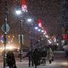 Снег и новогодняя иллюминация все еще создают в городе праздничную атмосферу — newsvl.ru