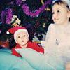 Юля (4 года) и Таня (6 месяцев). Юле подарили куклу Барби, разукрашки, а Танюшке погремушки и сладости — newsvl.ru