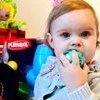 Карина (1 год 3 месяца), получила в подарок куклу-пупса и развивающую игрушку "Слон" — newsvl.ru