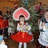 Ульяна (3 года) на утреннике. За стишок получила от Деда Мороза чупа-чупс — newsvl.ru