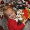 Лиза Кишинец, 3 года. Среди множества подарков особенно порадовал мешочек со сладостями — newsvl.ru