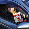 Все женщины, невольно принявшие участие в акции с благодарностью и улыбкой принимали детские подарки — newsvl.ru