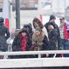 Из-за ненастной погоды людям приходится стоять на остановках общественного транспорта значительно дольше — newsvl.ru