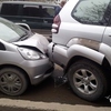 По словам виновника аварии, его машину занесло. Не справившись с управлением, автомобиль отбросило на припаркованные вдоль обочины машины — newsvl.ru