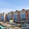 Этим постройкам уже больше 40 лет. Жители говорят, что постоянно мерзли в зимнее время года, ведь их дом стоит на продуваемом месте — newsvl.ru