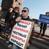 "Сейчас в правоохранительной системе творится настоящий произвол: невиновные люди сидят "за решеткой", а те, кто совершил жестокое преступление, гуляют на свободе", — говорит Сергей, участник митинга — newsvl.ru
