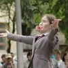 В рамках 8-й Биеннале визуальных искусств современный театр LIQUID из Москвы представит уличный спектакль «Flowers» — newsvl.ru