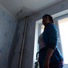 Хозяйка квартиры на последнем этаже Светлана показала нашим корреспондентам масштабы затоплений — newsvl.ru