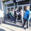 Около 30 человек собралось в очереди в кассе "Дальпартер" в Малом ГУМе в ожидании начала продажи билетов — newsvl.ru