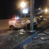 Водитель не справился с управлением, в результате чего машина врезалась в столб уличного освещения и перевернулась — newsvl.ru