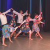 Акробатическими трюками и яркими костюмами впечатляли танцоры зрителей — newsvl.ru