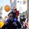 Оранжевые шары давно стали символом ежегодного "полосатого праздника" — newsvl.ru