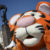 По Арбату и Светланской ходили люди с оранжевыми шариками, в футболках с тигром и аквагримом, а по площади гулял диснеевский тигр — newsvl.ru